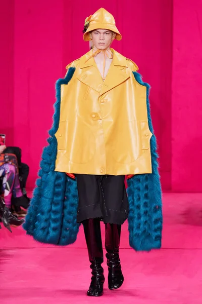 Look 19